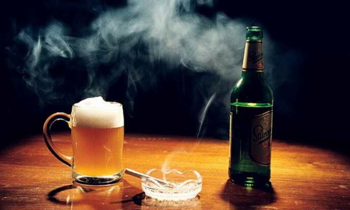 El alcohol y el tabaquismo como la causa de la osteocondrosis mama