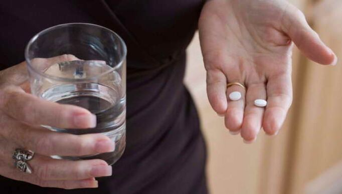 Recepción de pastillas para la osteocondrosis torácica